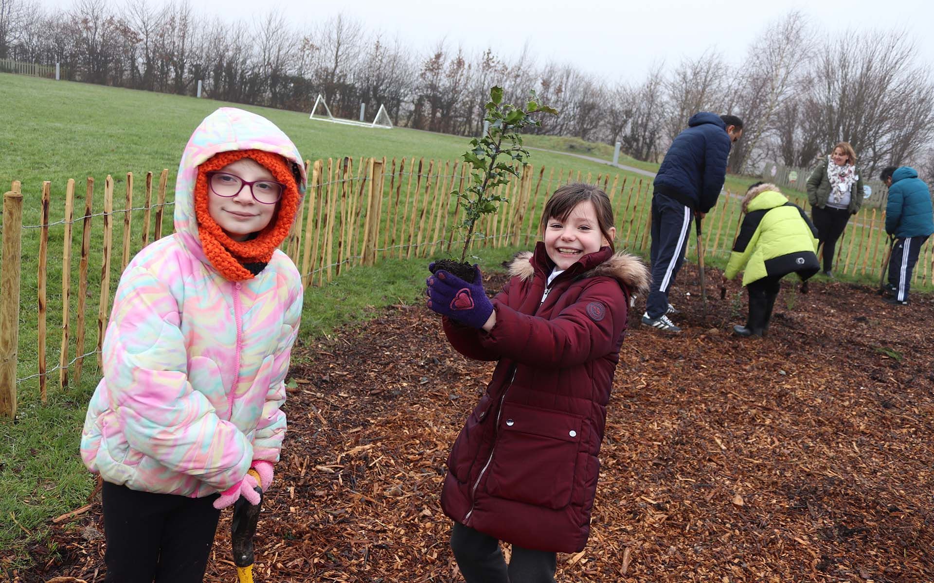 Thornhill Primary Tiny Forest - School Children planting