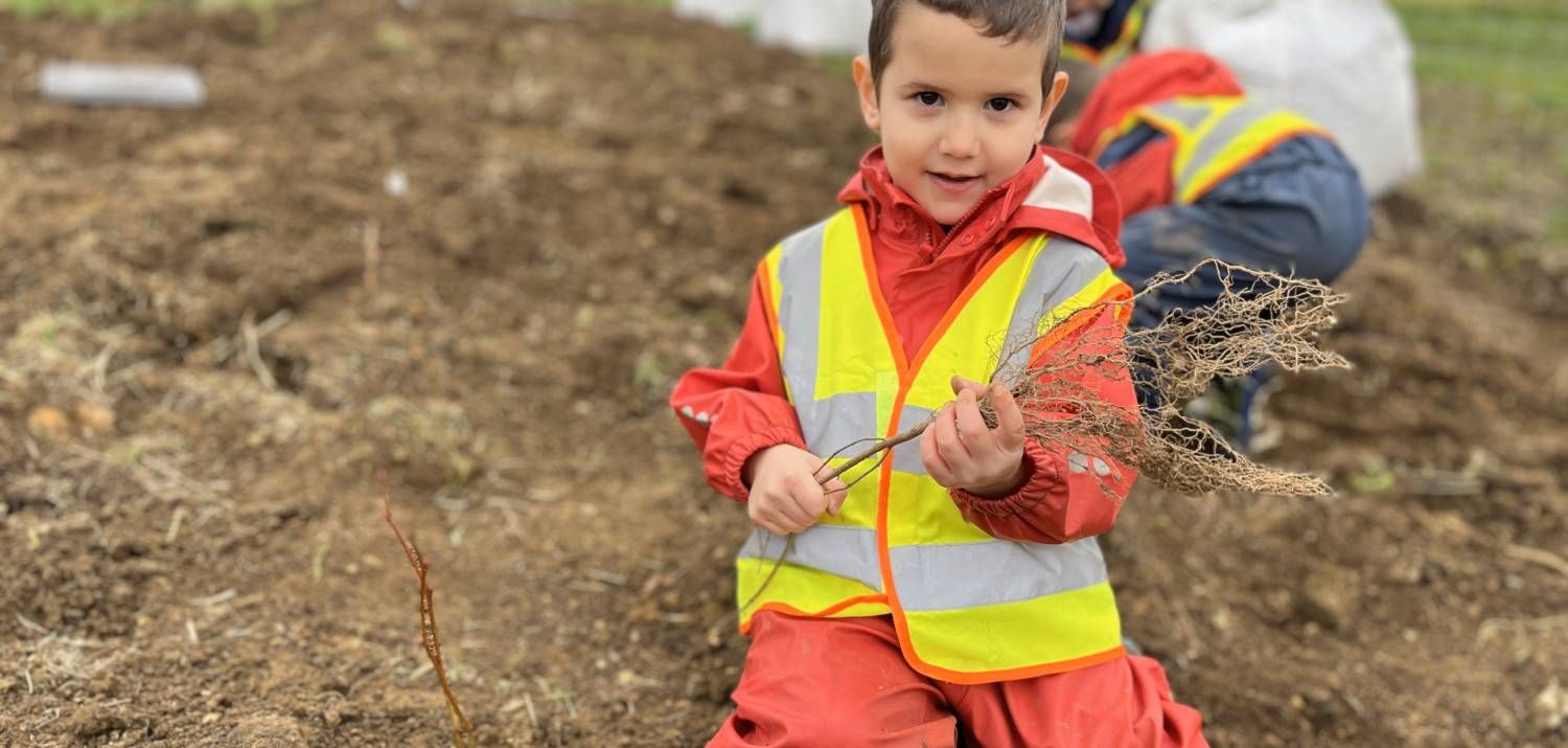 Planting Day at John Clare Recreation Ground (Photo Credit: Earthwatch Europe)