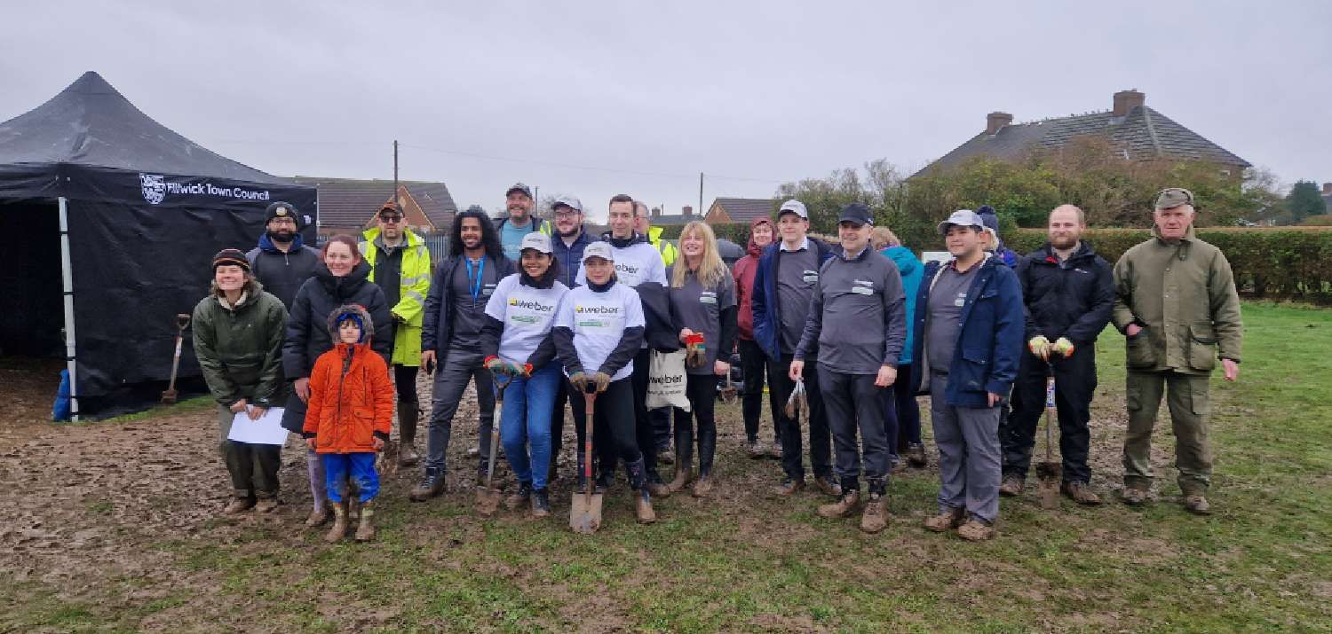 The team that helped on the Tiny Forest planting day of Hinksley Road Recreation Ground February 2024 (Photo Credit: Earthwatch Europe)