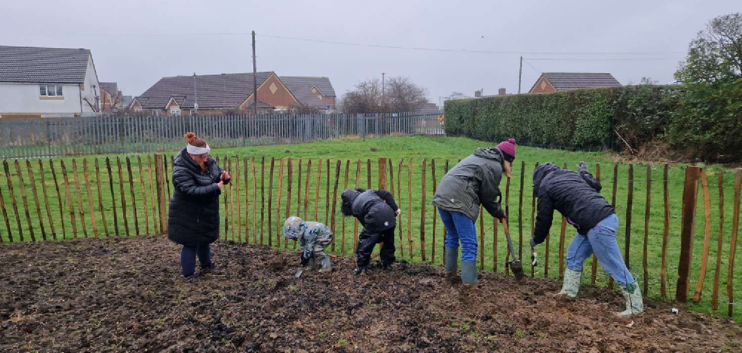February 2024: Tiny Forest Planting Day Hinksley Road Recreation Ground (Photo Credit: Earthwatch Europe)